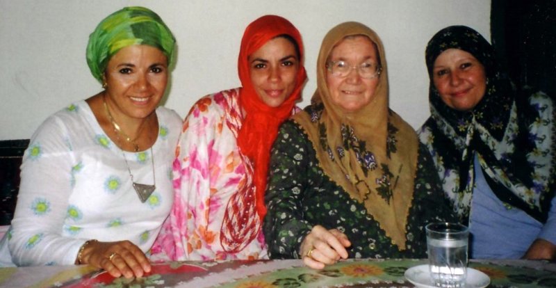 Hajja Amina en compagnie de mourides